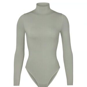 SKIMS Essential Mockneck Long Sleeve Bodysuit